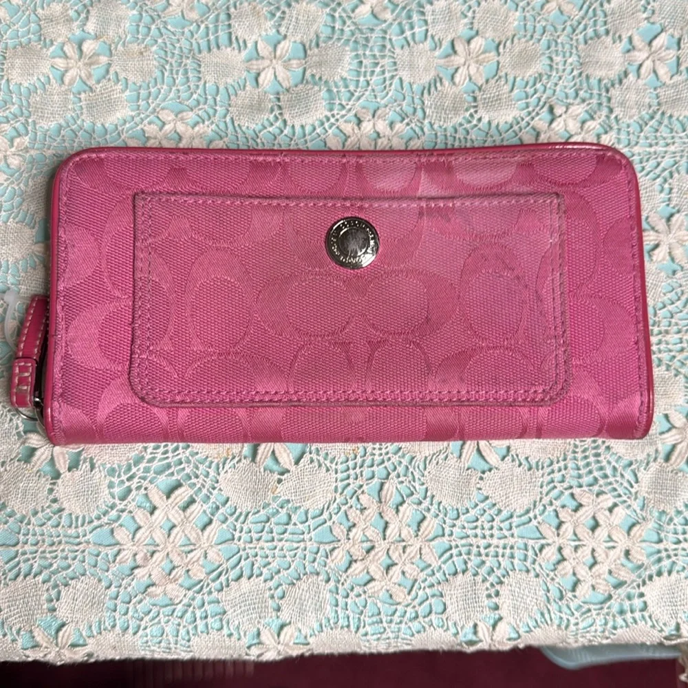 Coach Pink Logo